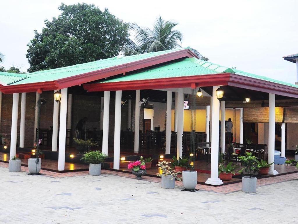 Sihilro Regency Hotel Udawalawe Exterior foto